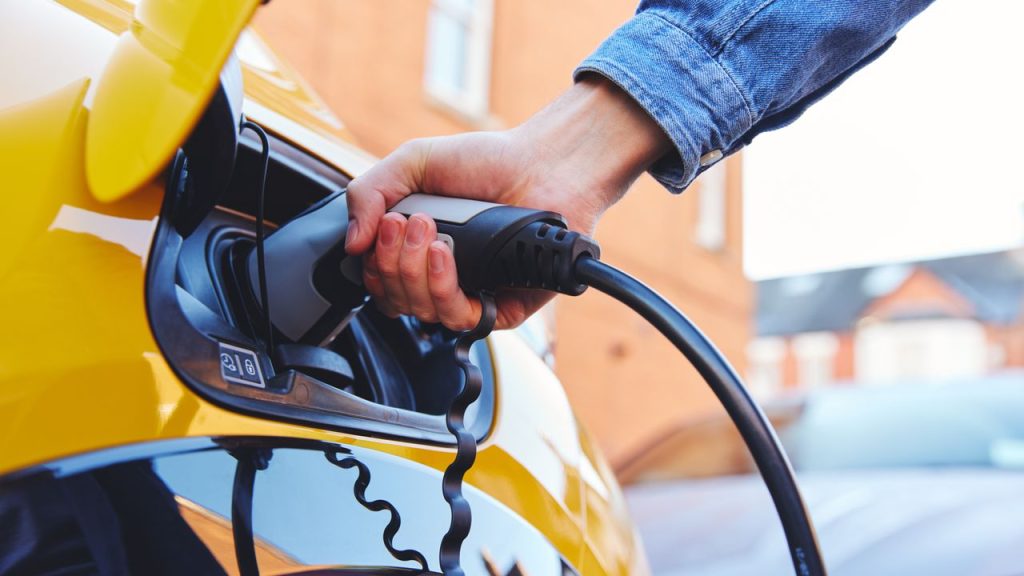 EV Charging Station Management: Enhancing Connectivity & User Support